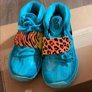 (preschool size) Nike: Kyrie 6